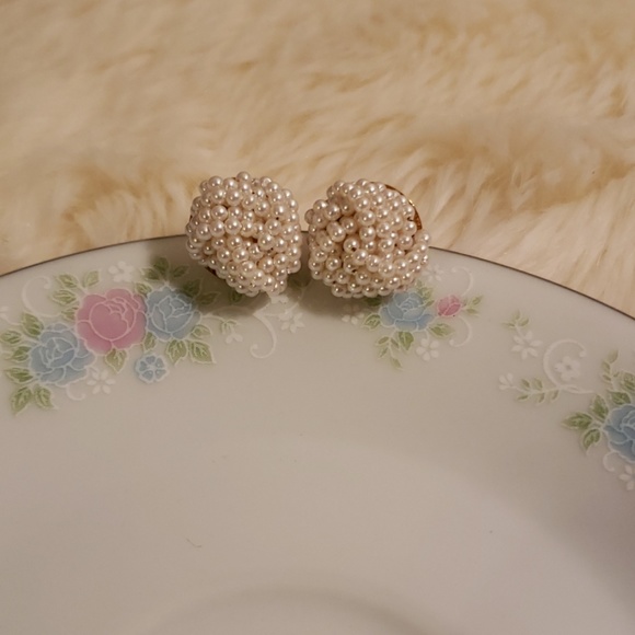 Vintage Jewelry - Knotted Pearl Earrings